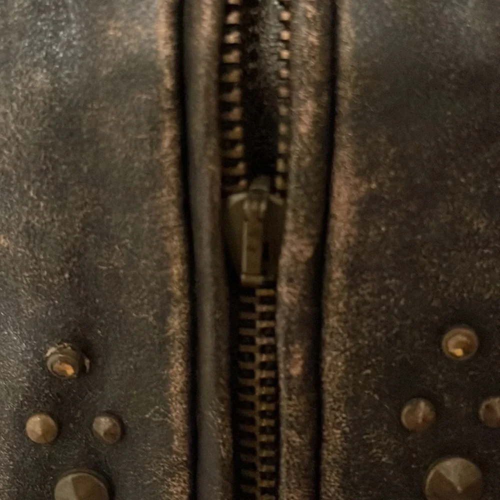 Versace XL - Picture 3 of 12